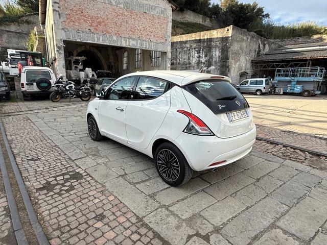 LANCIA Ypsilon 1.2 69 CV 5 porte GPL Ecochic Silver