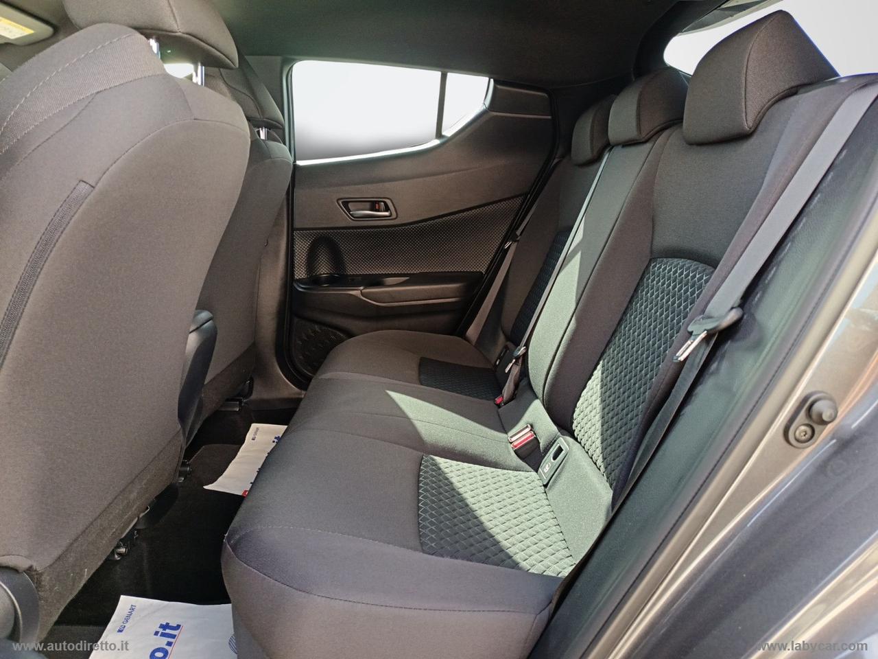 TOYOTA C-HR 1.8 Hybrid E-CVT Business