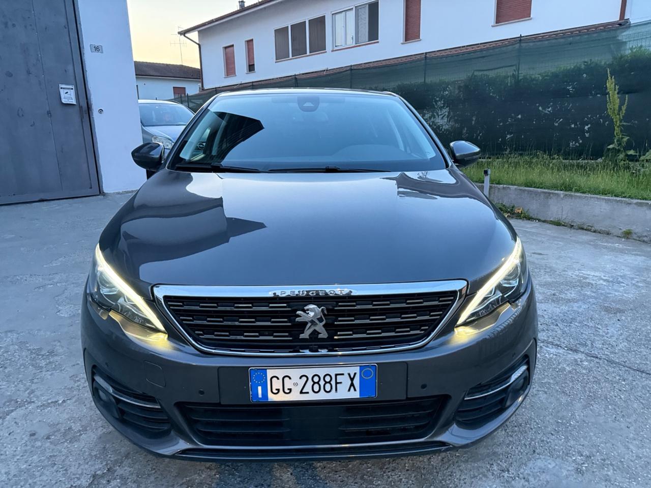 Peugeot 308 1.2 Turbo Benzina POCHI KM 2021 NEOPAT
