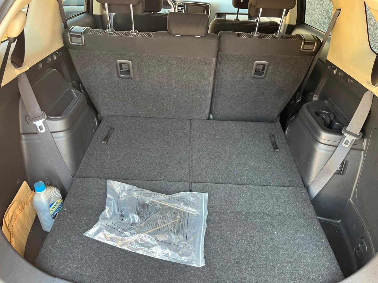 Mitsubishi Outlander 2.2 DI-D 4WD Instyle Plus SDA 7 posti