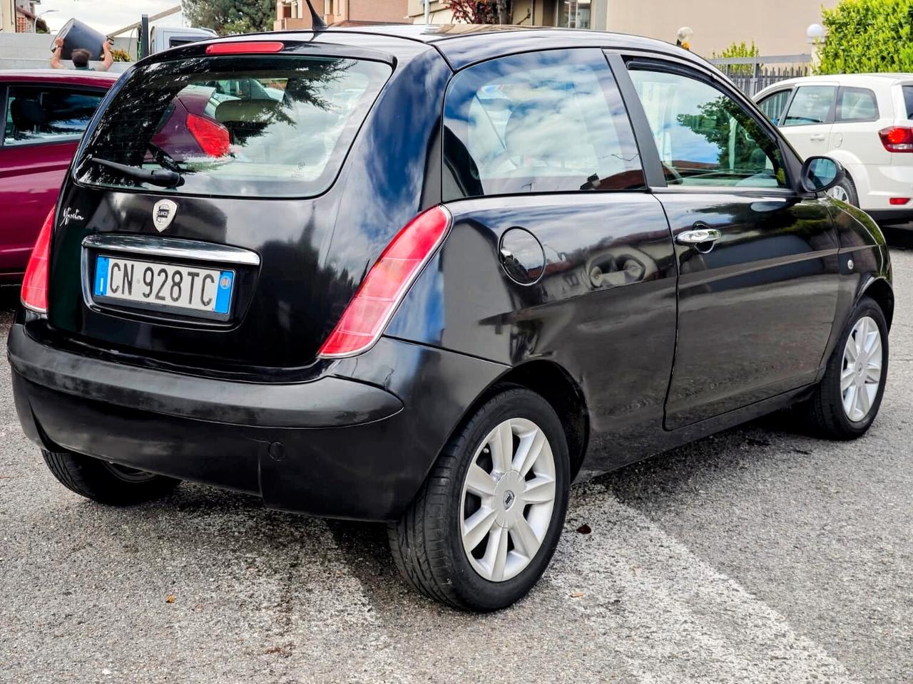 Lancia Ypsilon 1.2 16V Platino