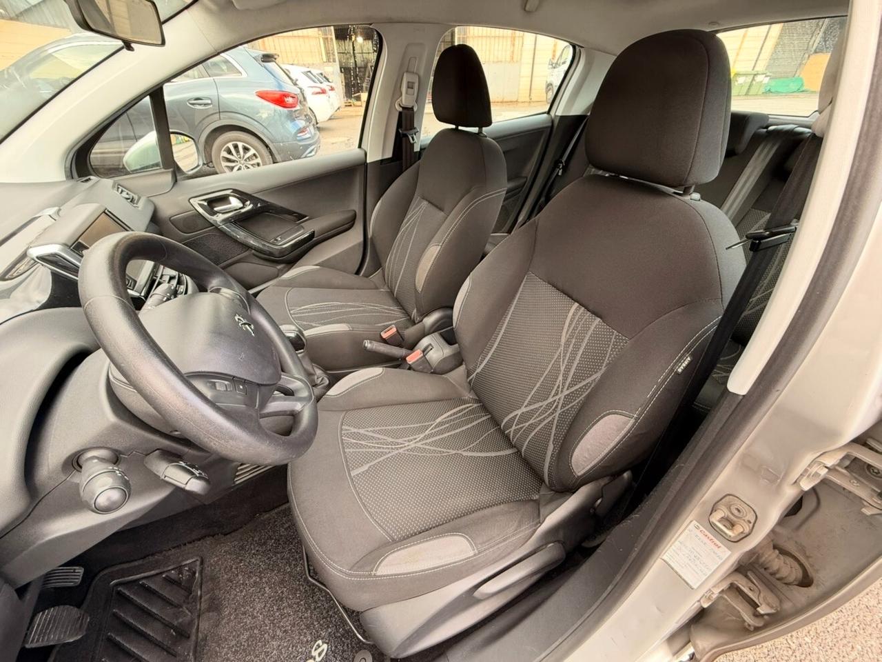 Peugeot 208 1.4 HDi 68 CV 5 porte Allure