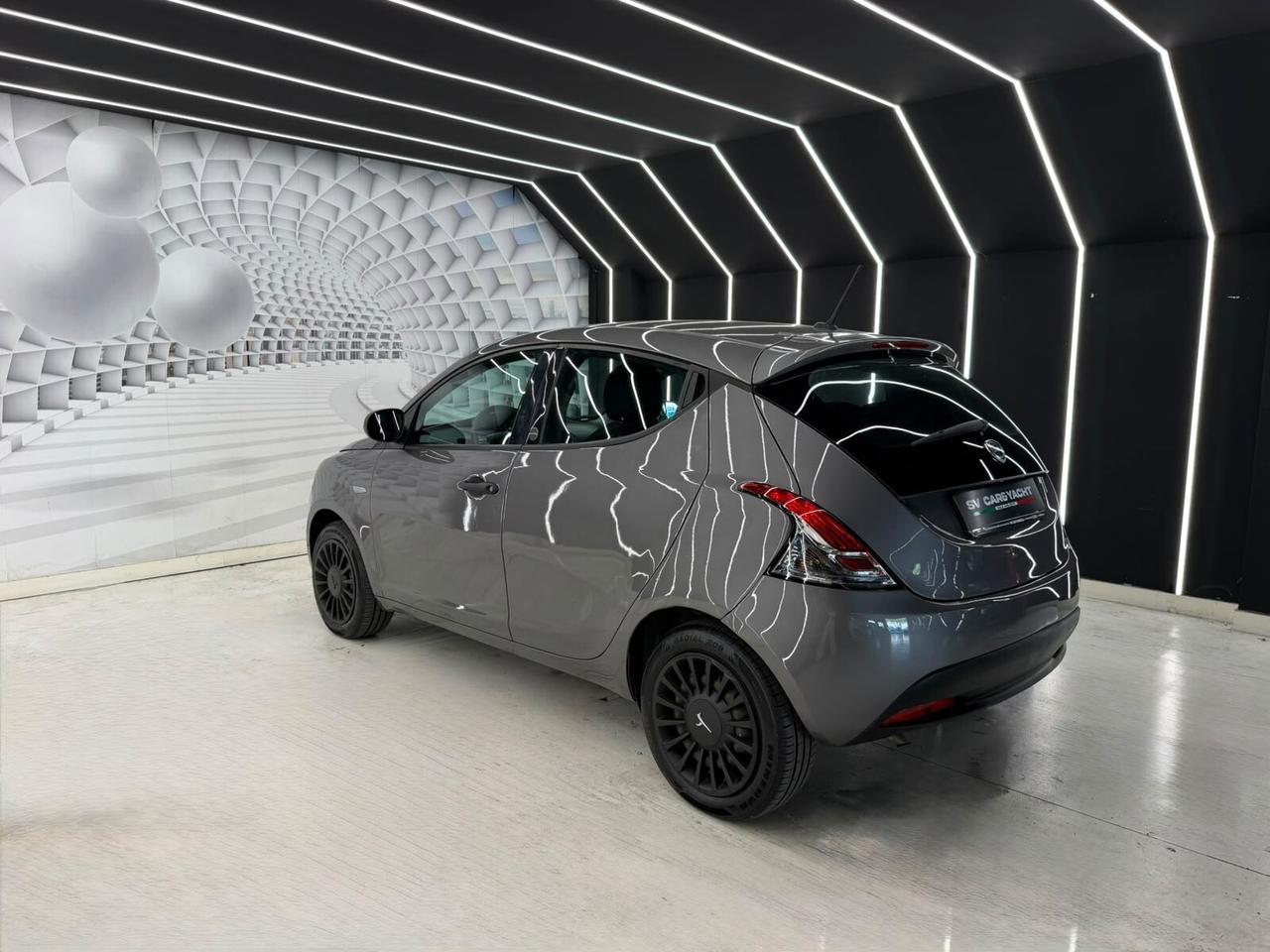Lancia Ypsilon 1.0 HYBRID-LOUNGE-69CV-NEOPATENTATO-KM CERTIFICATI-12 MESI GARANZIA-PERMUTE
