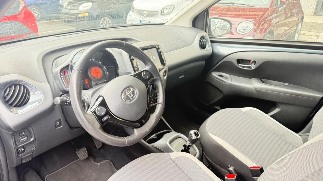 Toyota Aygo 1.0 VVT-i 72 CV 5 porte x-play MMT C.AUTOMATICO LED NAVI KAMERA PDC CERCHI 16