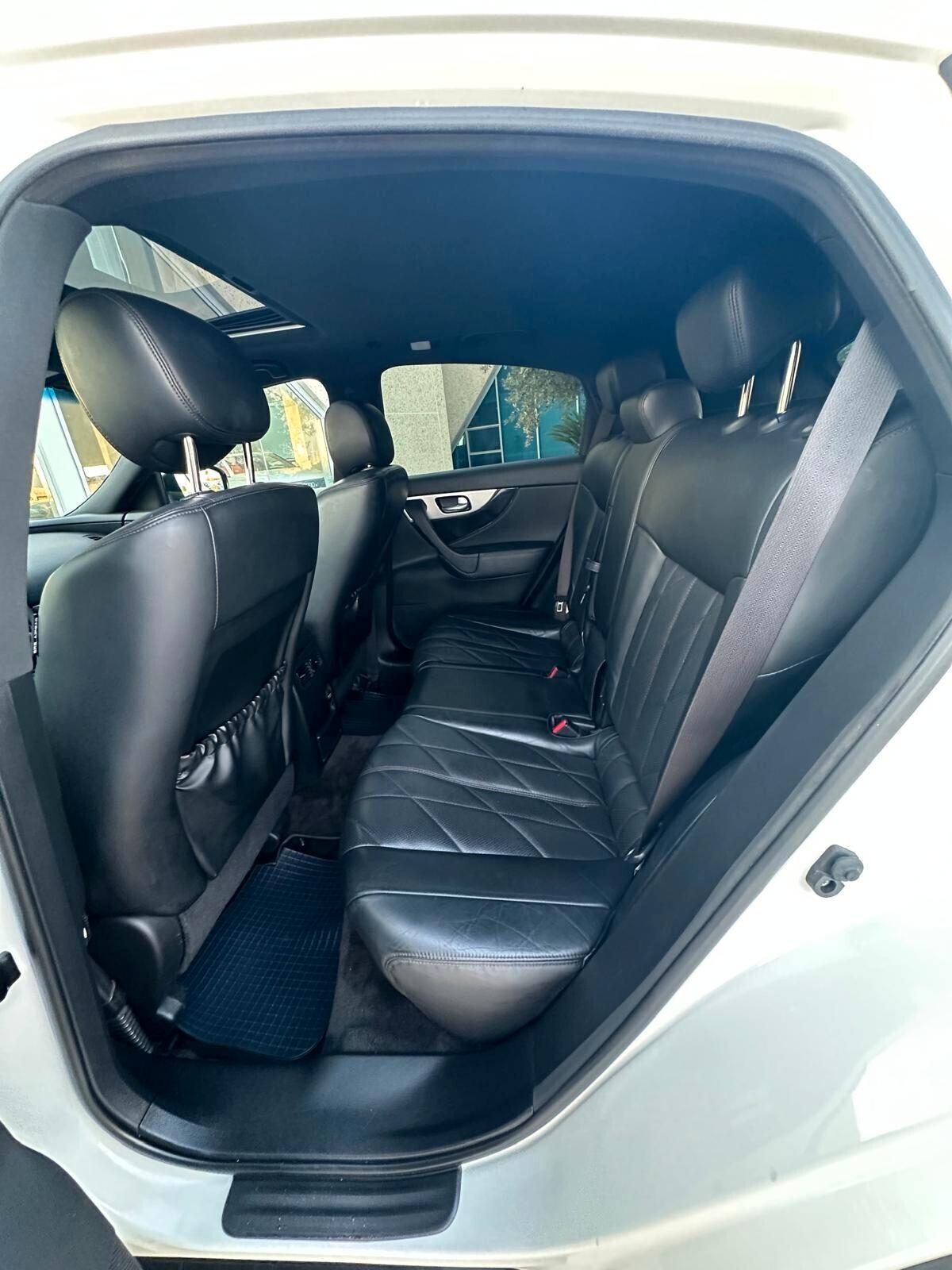 Infiniti QX70 3.0d V6 Premium offerta T-Stock prezzo imperdibile