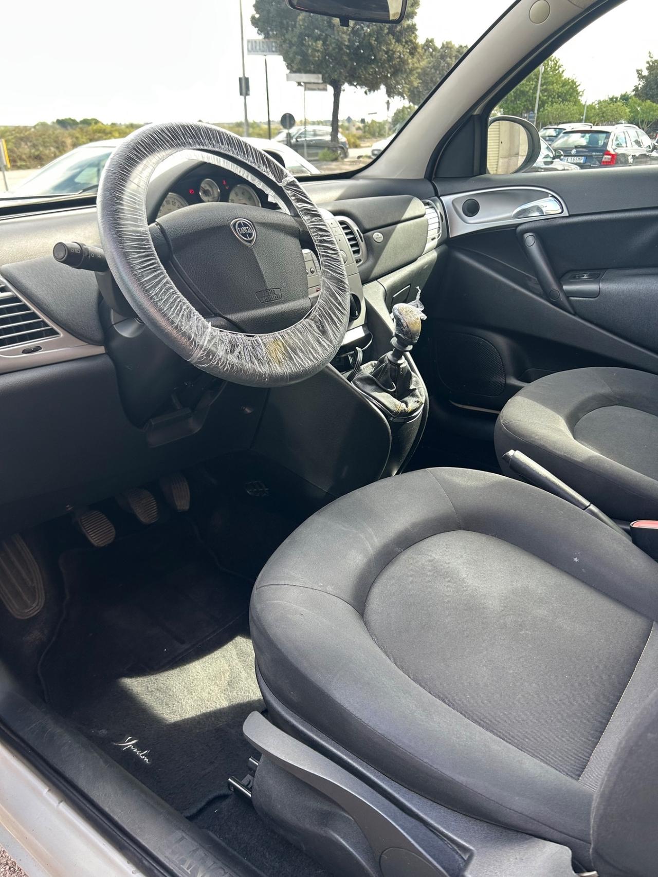 Lancia Ypsilon 1.2 69 CV Unyca