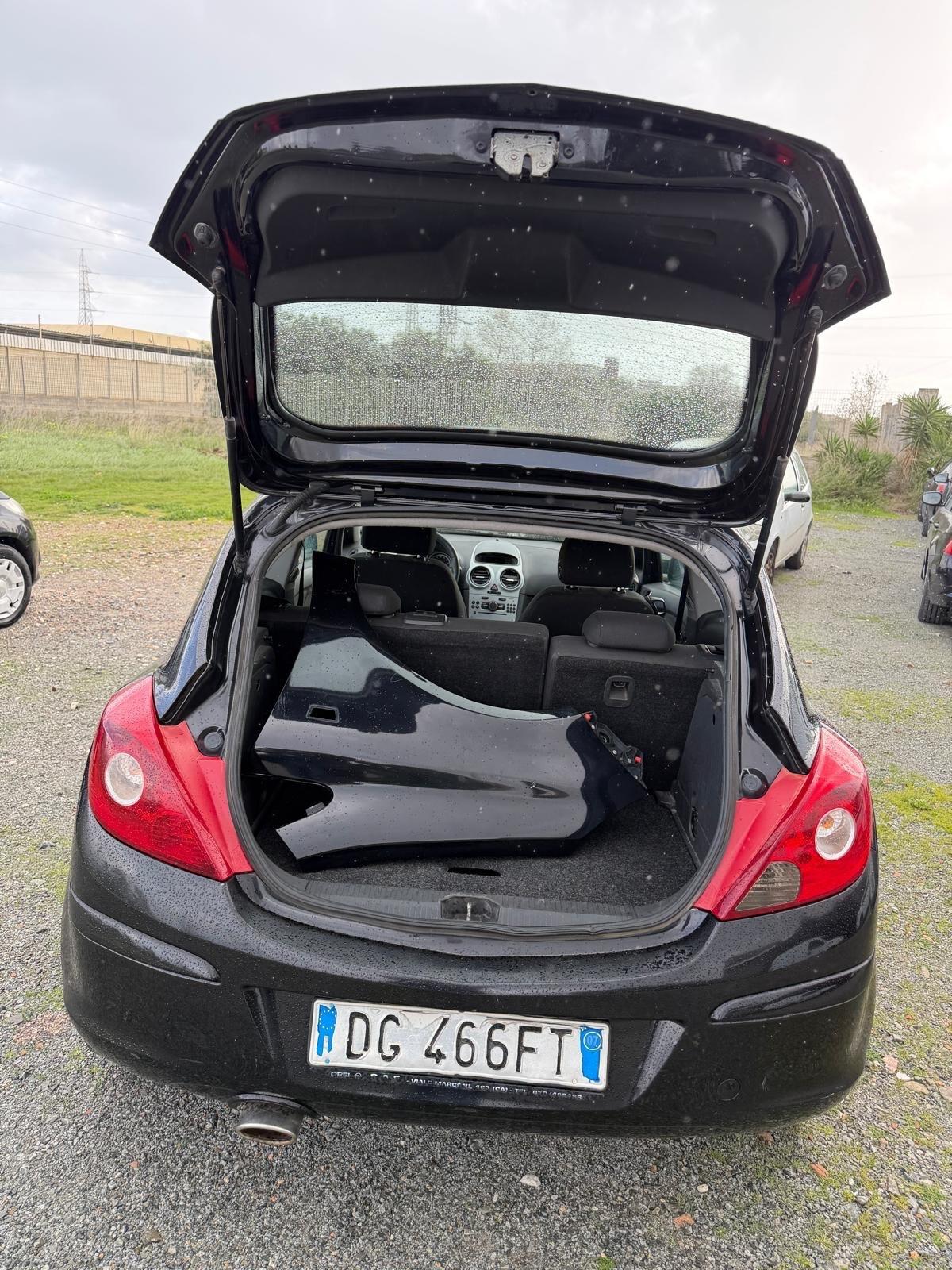 Opel Corsa Sport 1.2 benzina - Neopatentati
