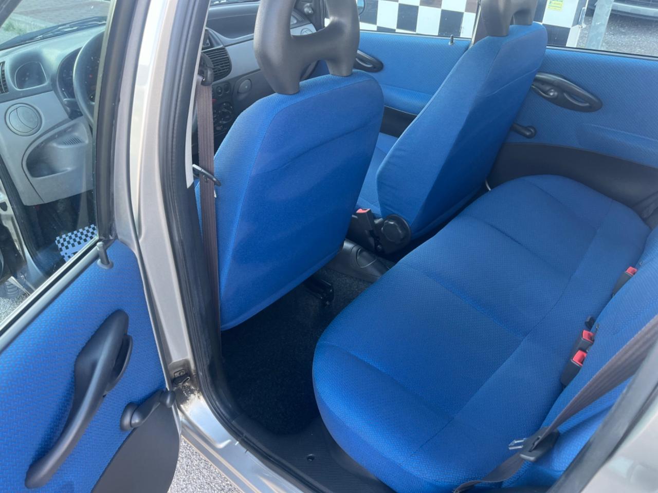 Fiat Punto 1.2i cat 5 porte Unipro 2001