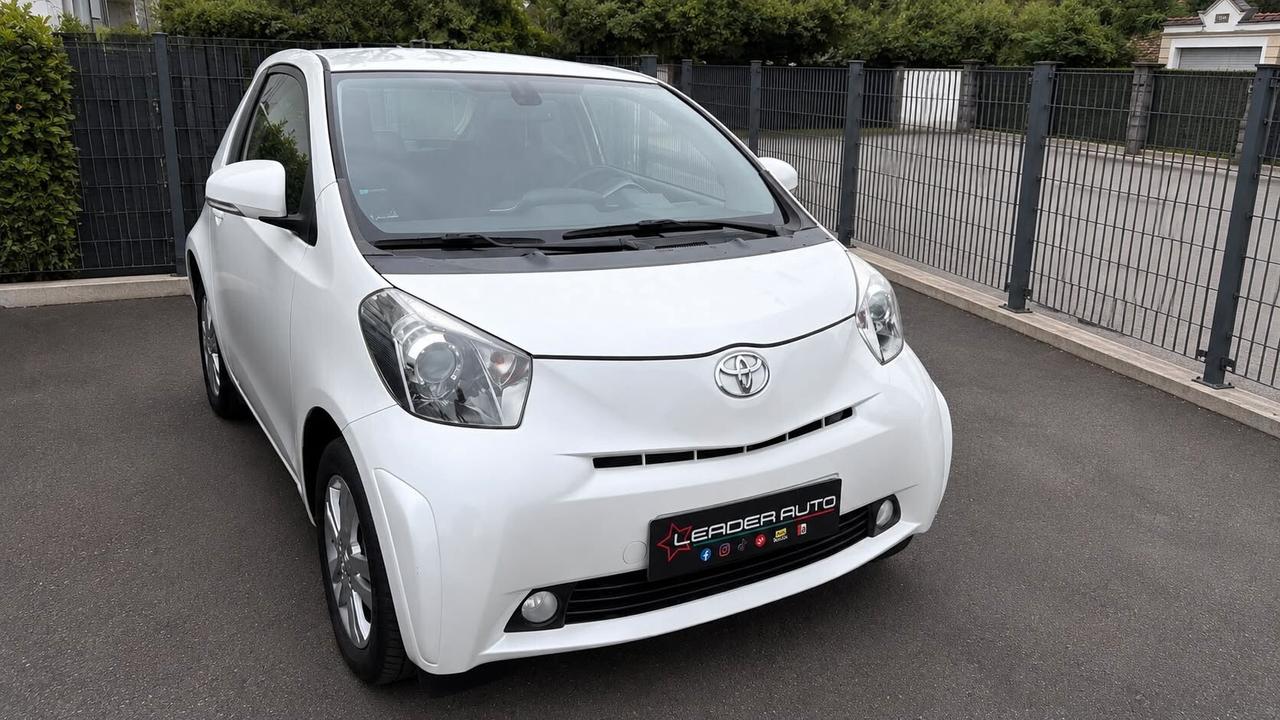 Toyota iQ 1.0 68 Cv Keyless - Cerchi in lega - Comandi