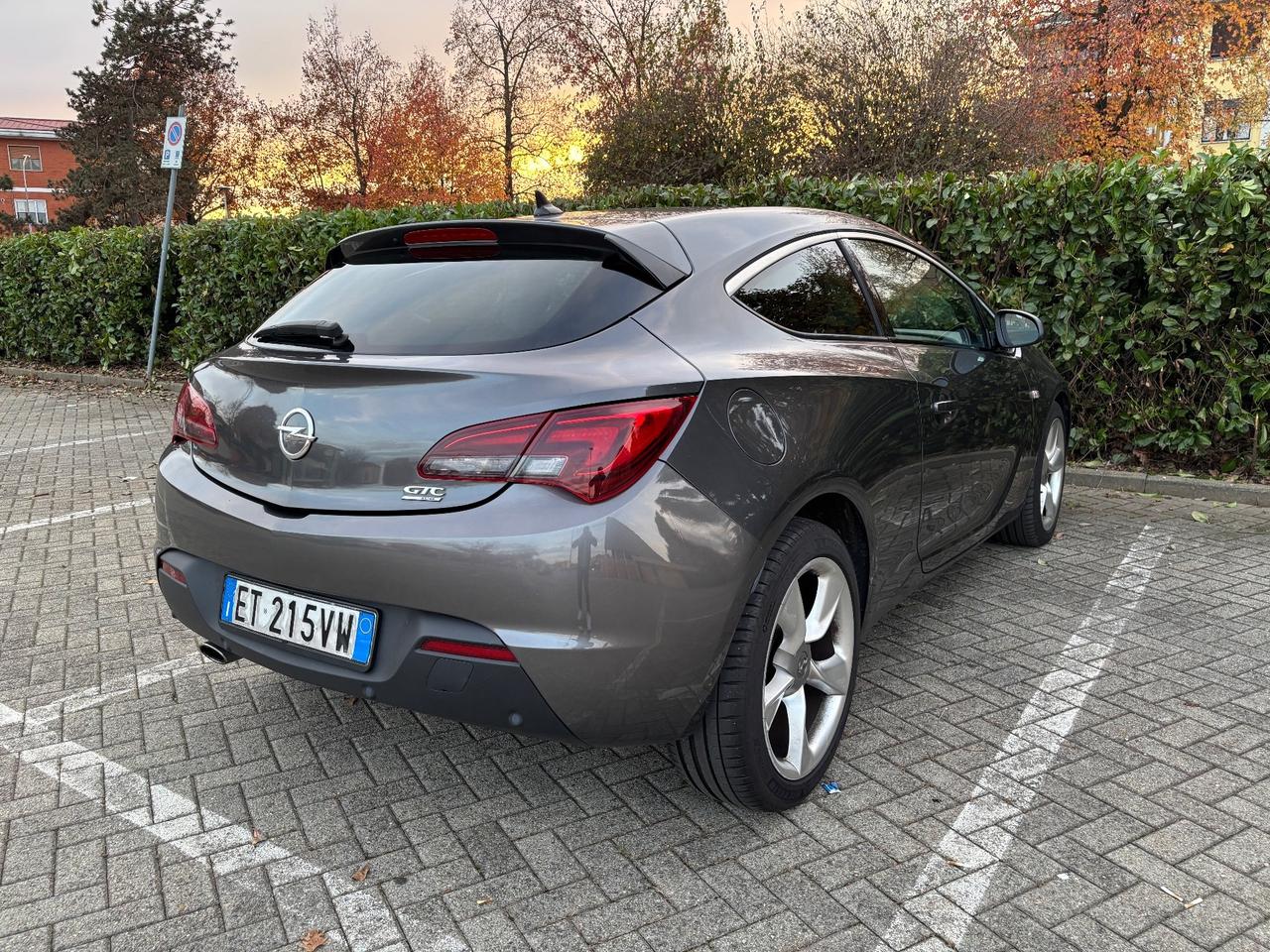 Opel Astra GTC 2.0 CDTI 165CV