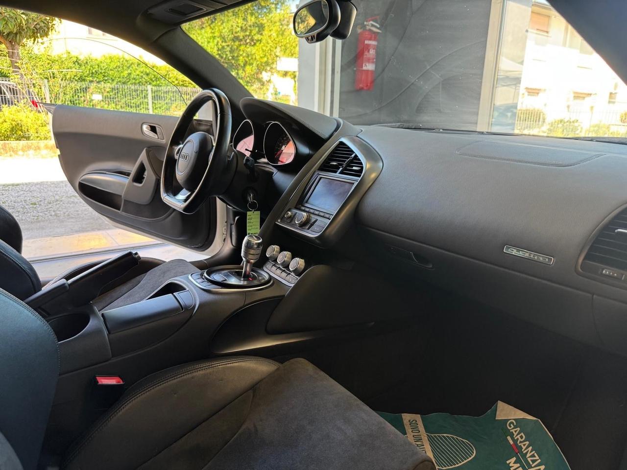 Audi R8 4.2 V8 FSI quattro R tronic