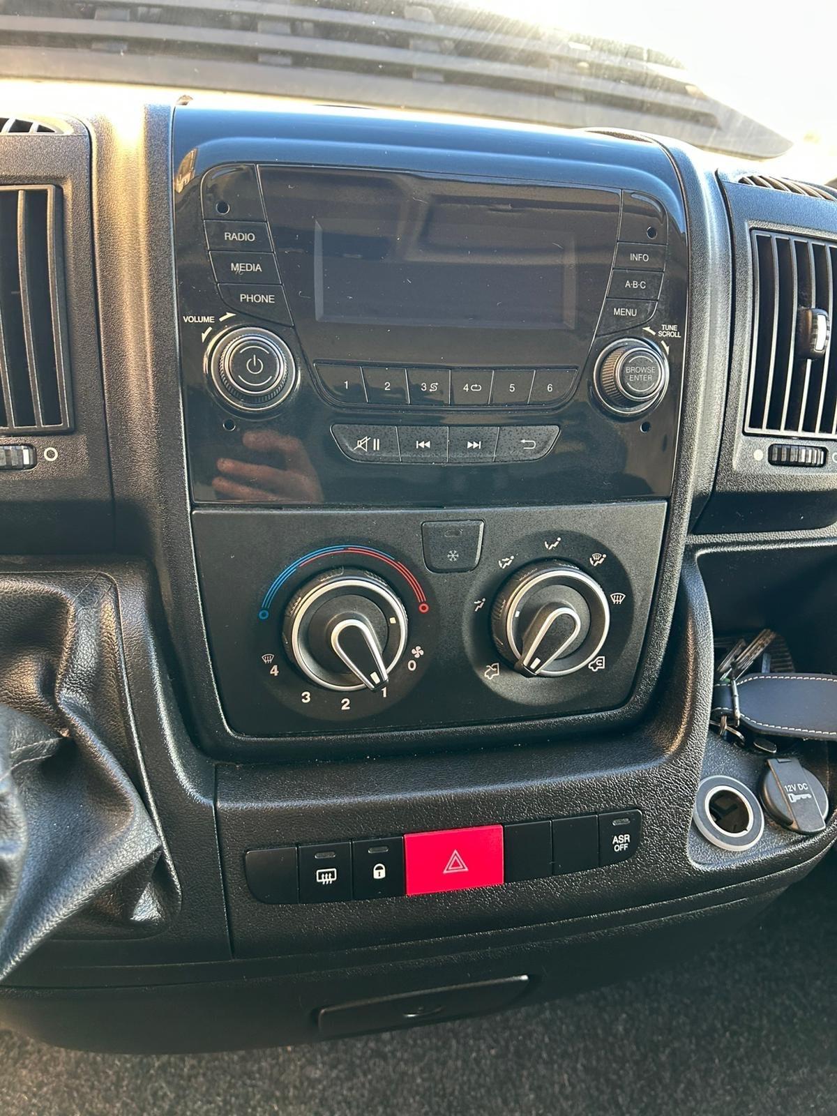 Peugeot Boxer 330 2.0 BlueHDi PC Cabinato