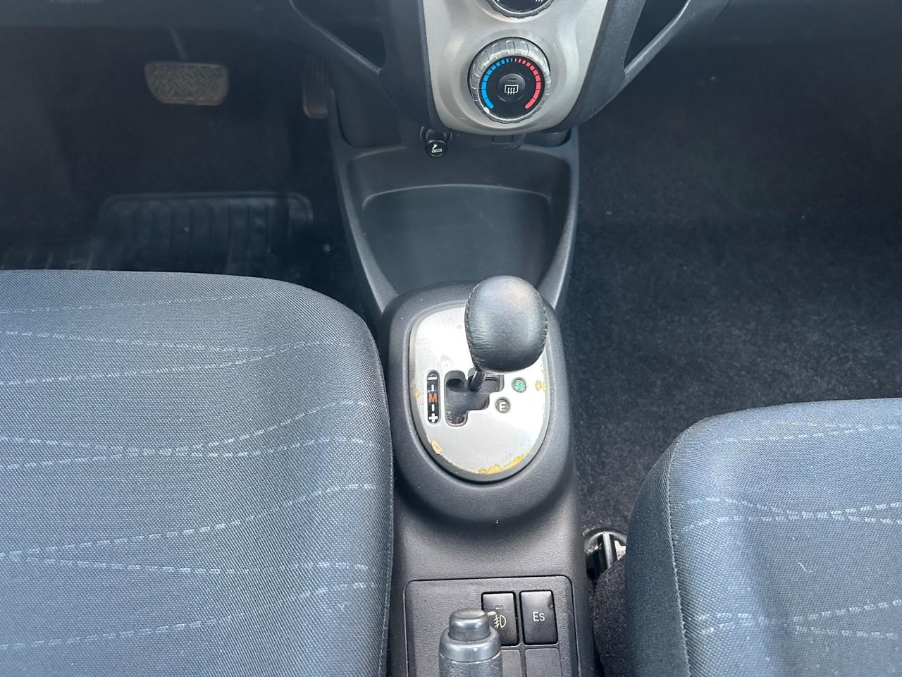 Toyota Yaris 1.3 5 porte cambio automatico 120000km