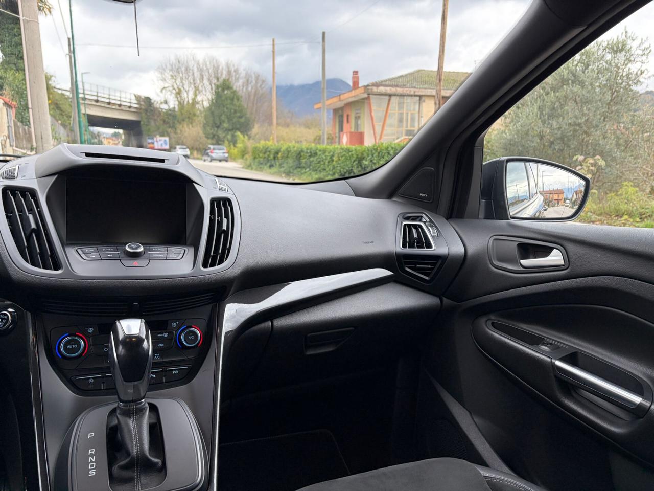 Ford Kuga 2.0 TDCI 150CV 4WD TETTO Powershift ST-Line