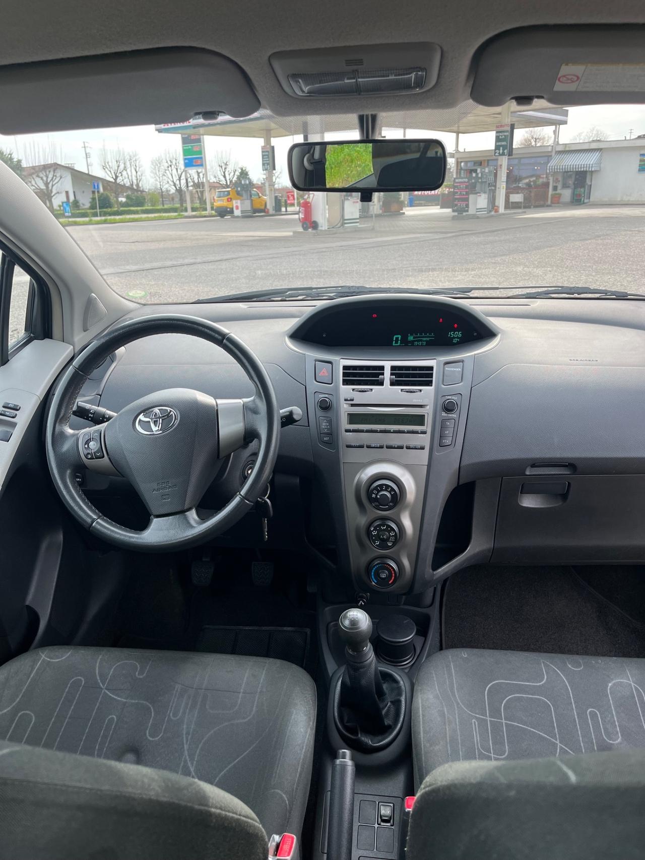 Toyota Yaris 1.0 5 porte