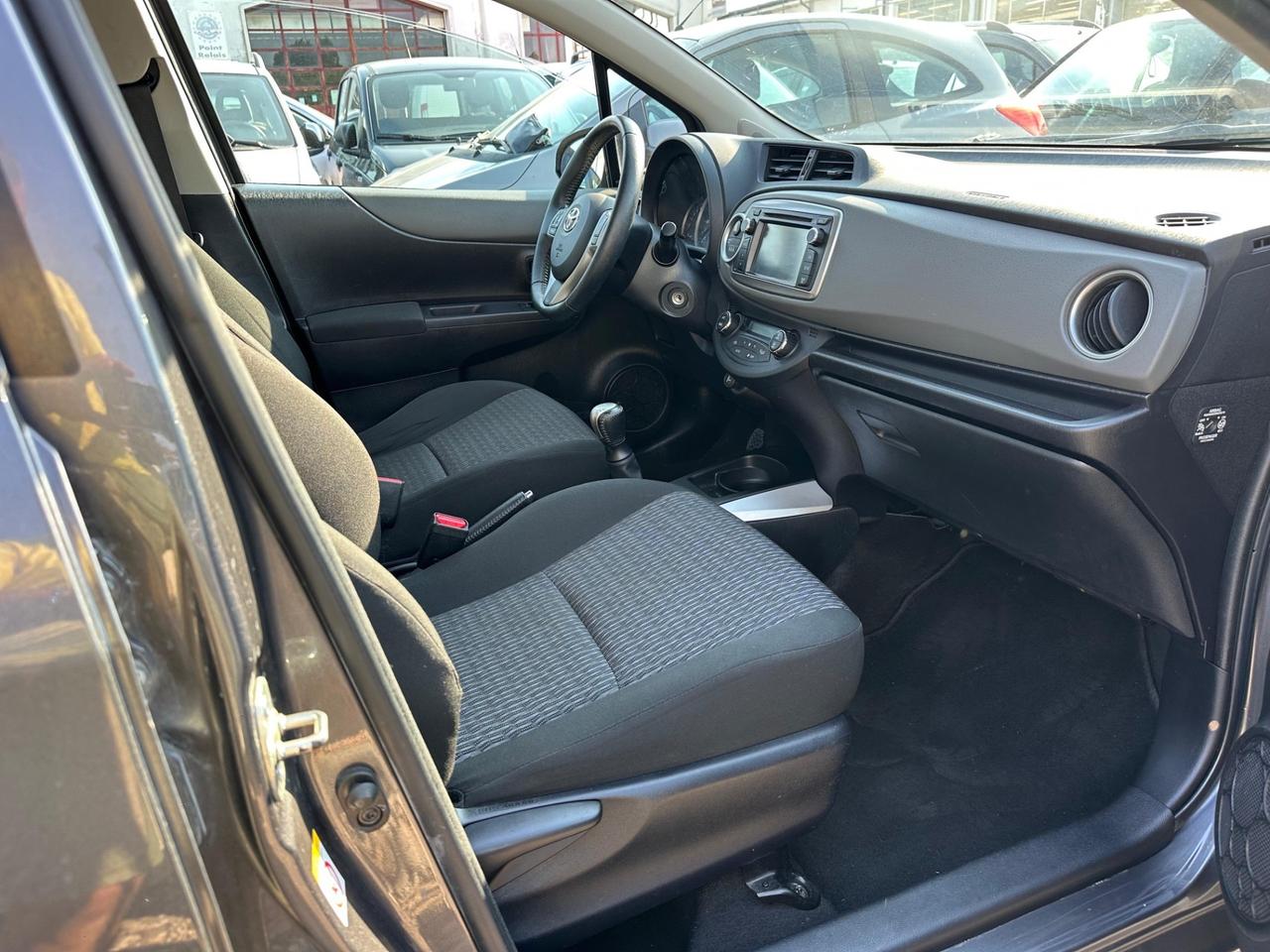 Toyota Yaris 1.0 5 porte Lounge neopatentati