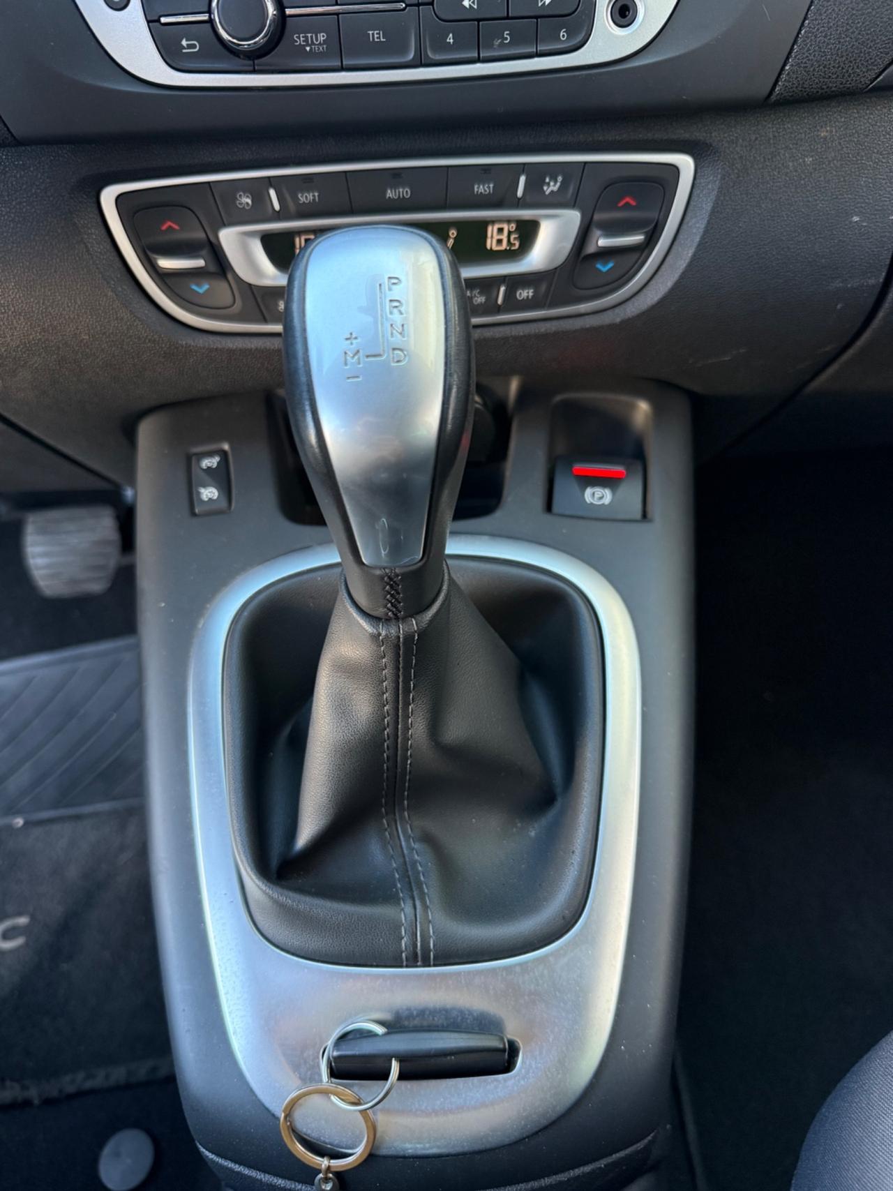 Renault Scenic 1.5 dci Limited automatica 110cv 7 POSTI,NAVIGATORE ,TELECAMERA,KM CERTIFICATI