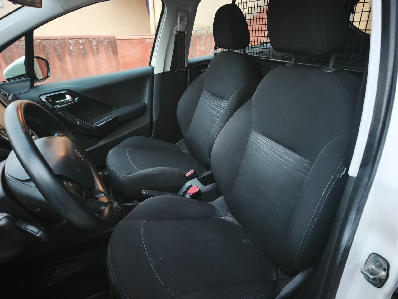 Peugeot 208 HDi 100 CV Van IVA Esposta
