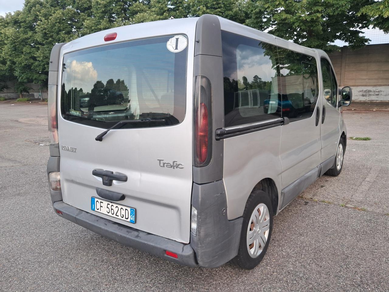 VIVARO 6 POSTI AUTOCARRO