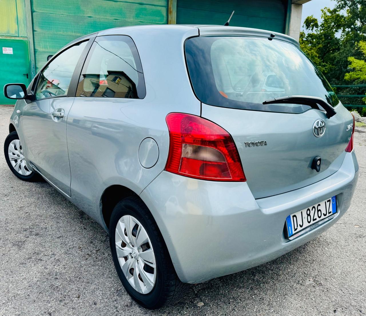 Toyota Yaris 1.0 3 porte Sol 100 mila km OK NEOPATENTATI