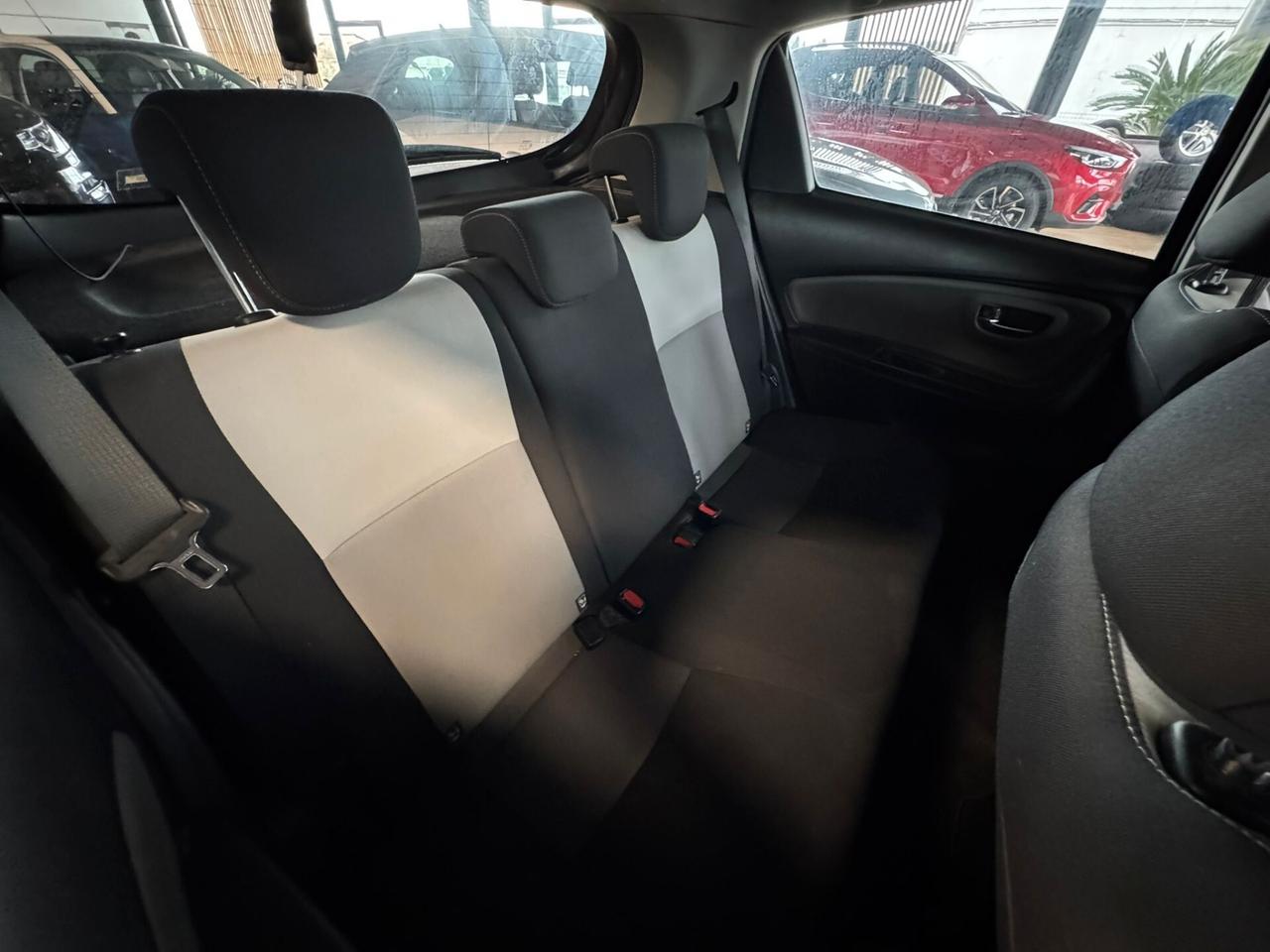 Toyota Yaris 1.0 5p NEOPATENTATI MANUALE-GARANZIA