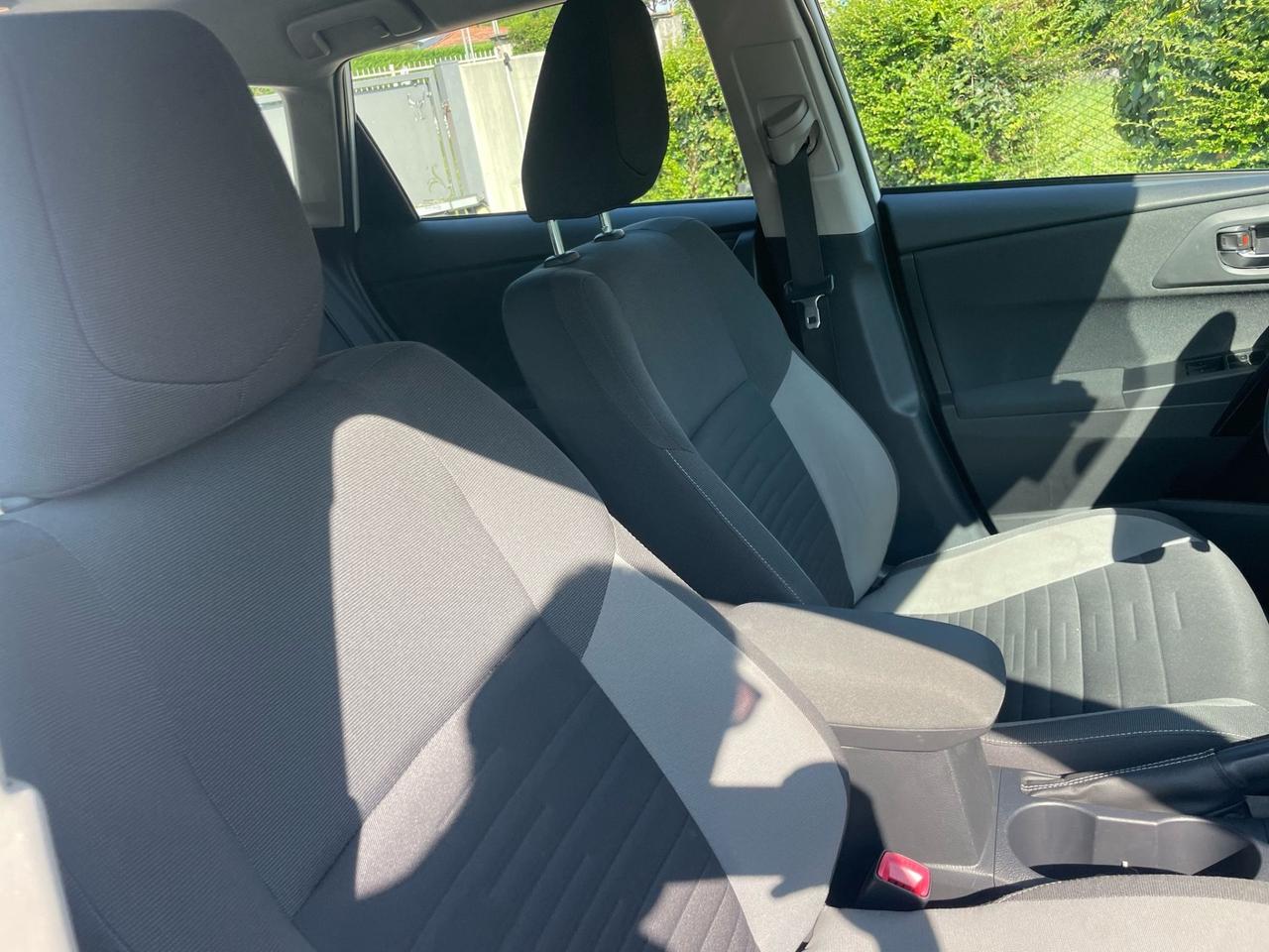 Toyota Auris prius 1.8 Hybrid executive automatica
