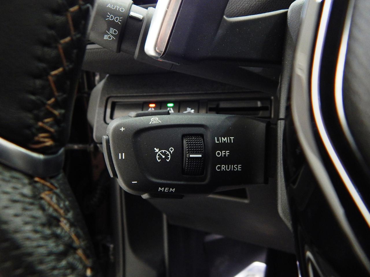 Peugeot 3008 1.5 bluehdi GT Pack EAT8 TETTO-NAVI-PELLE-LED-PARK