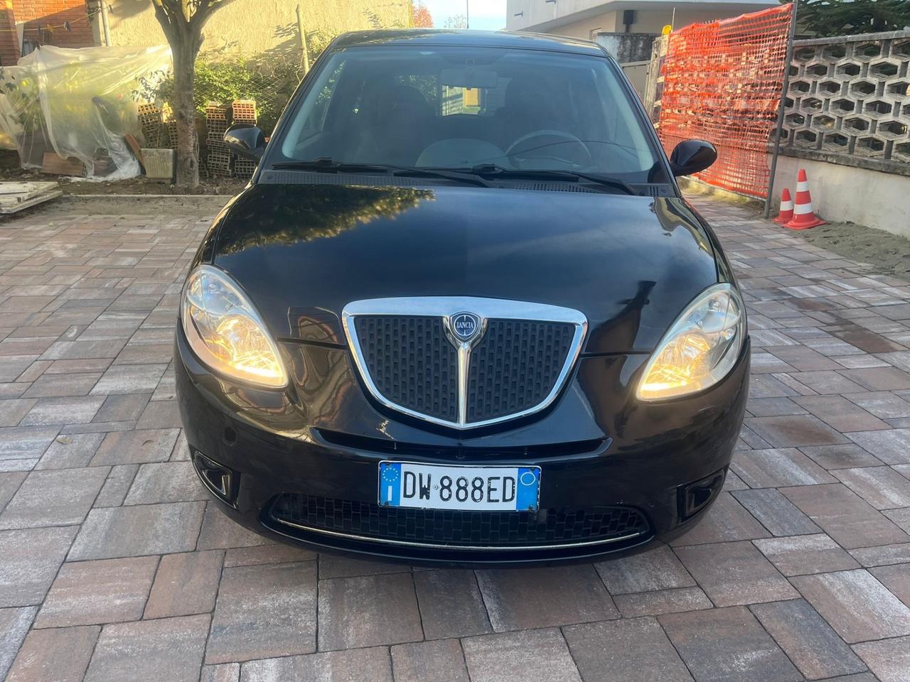 Lancia Ypsilon 1.3 MJT Sport MomoDesign