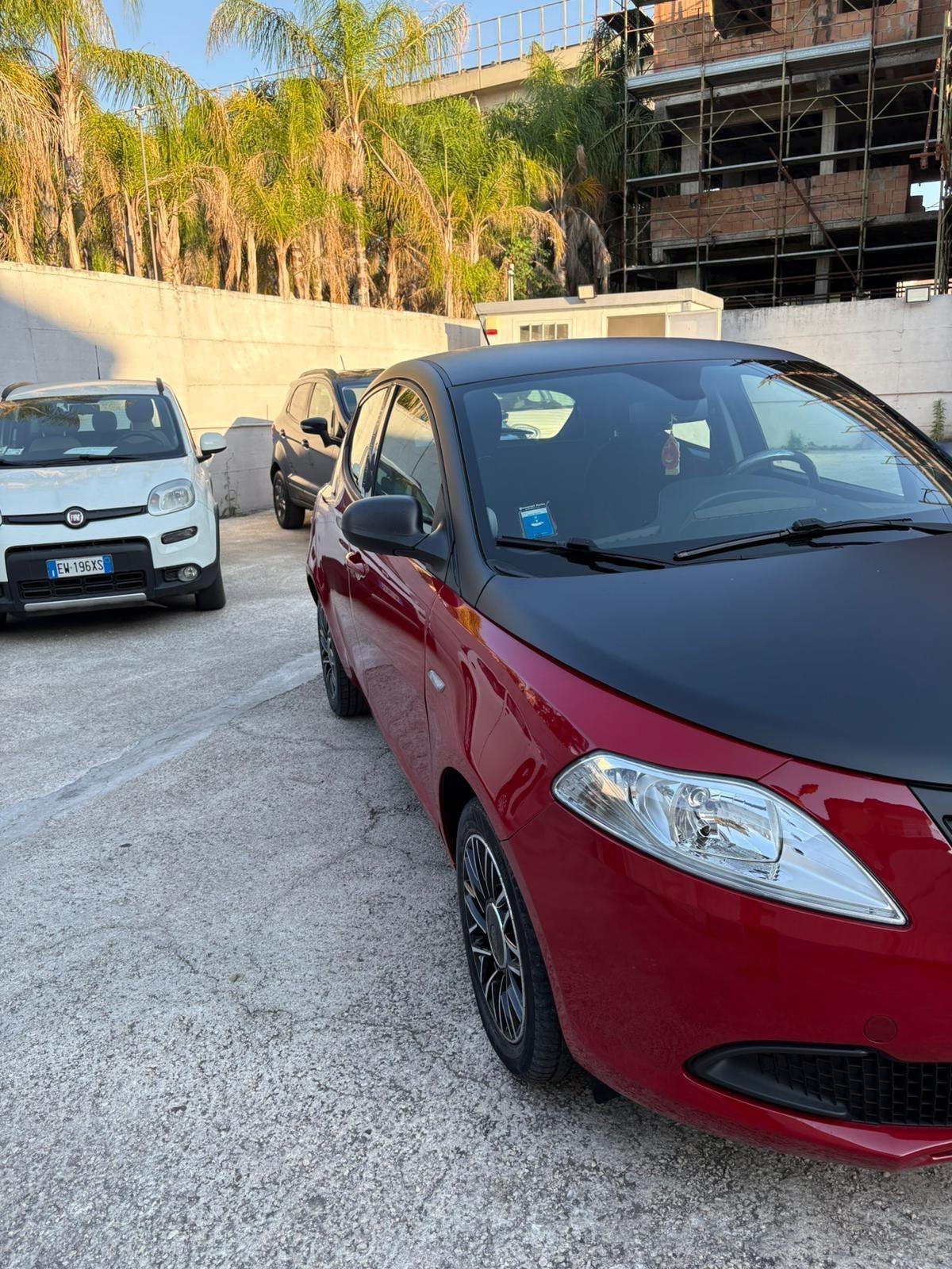 Lancia Ypsilon 1.2 69 CV 5 porte S Momodesign