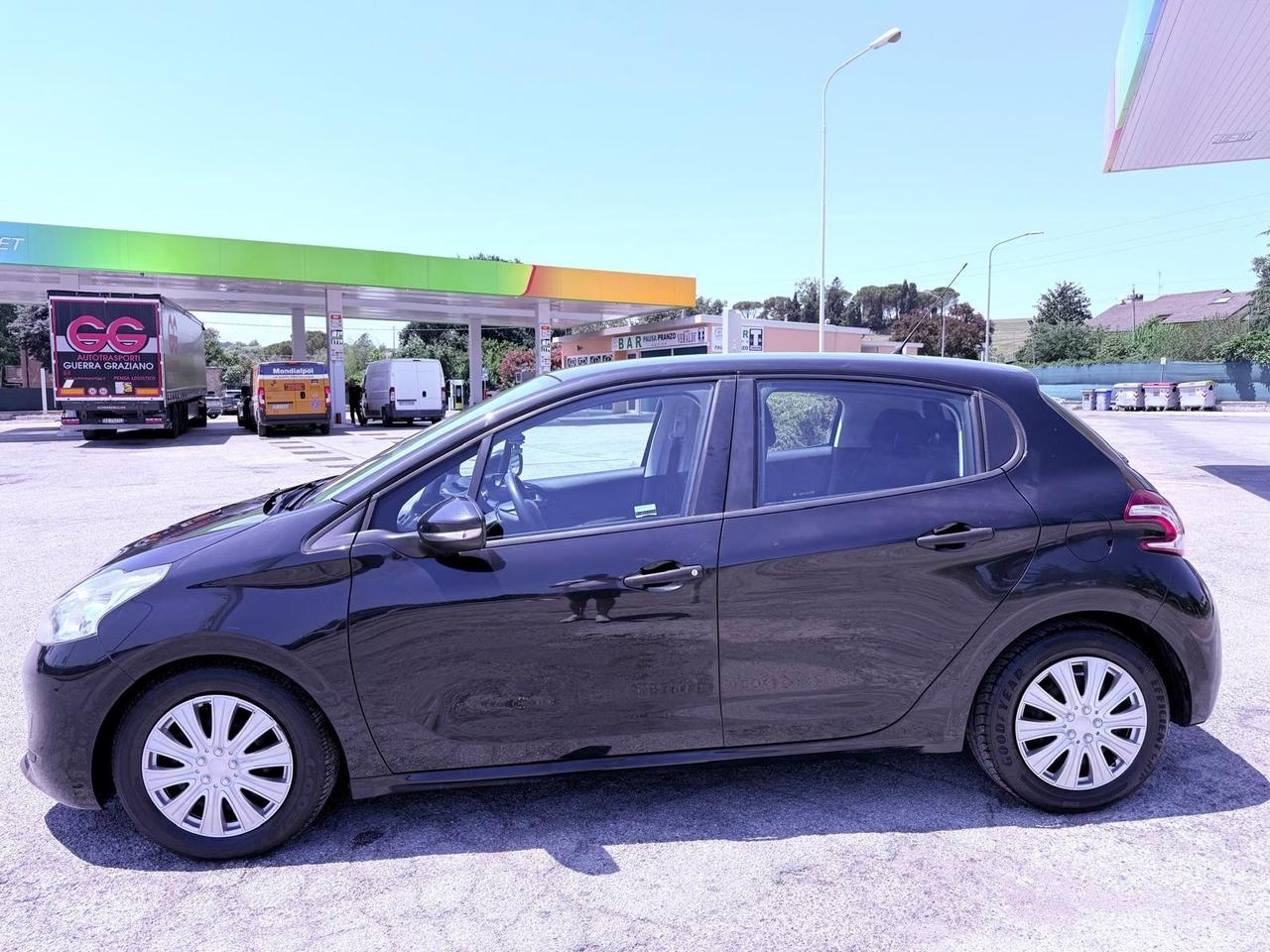 Peugeot 208 1.4 HDi 68 CV 5 porte Ok neopatentati