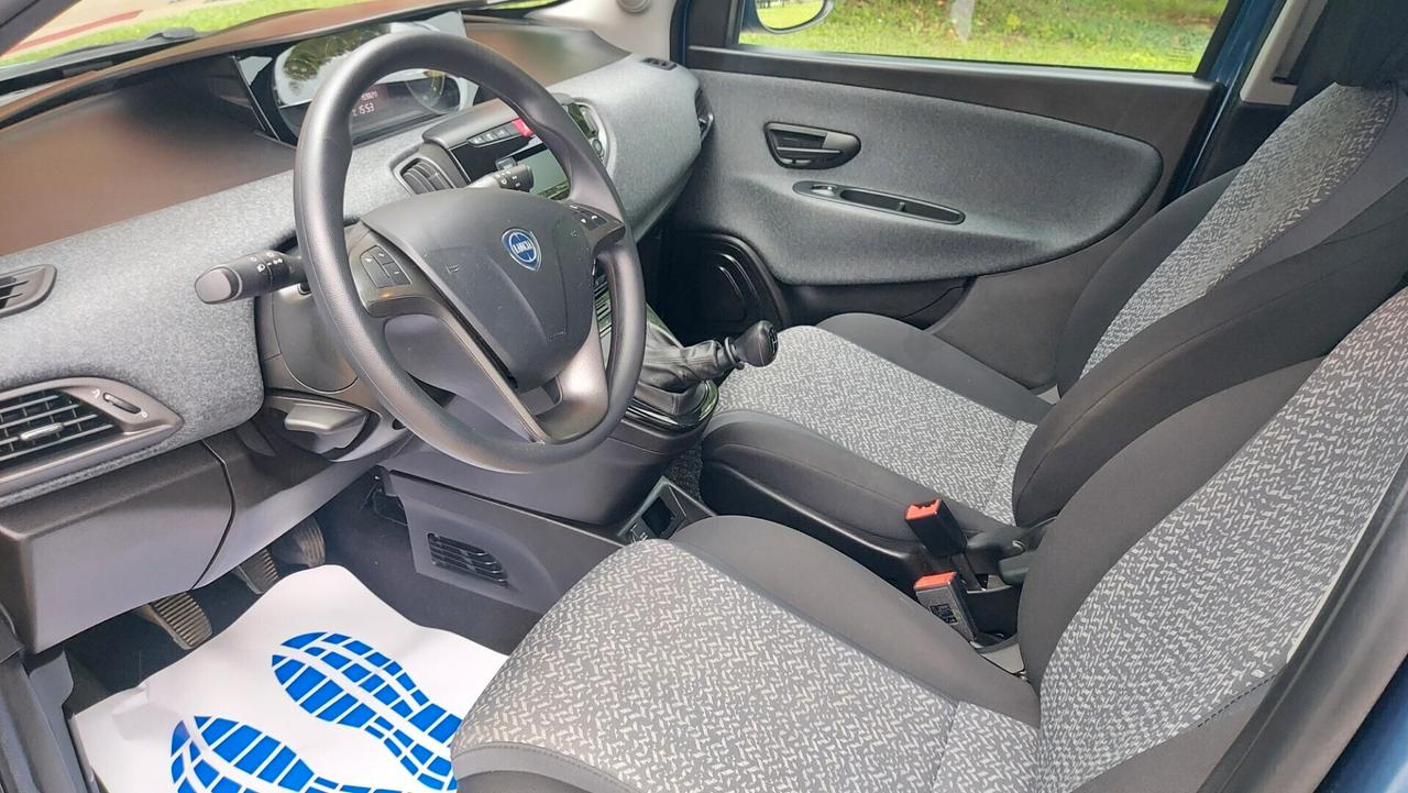 Lancia Ypsilon 1.0 FireFly 5 porte S&S Hybrid Silver Plus