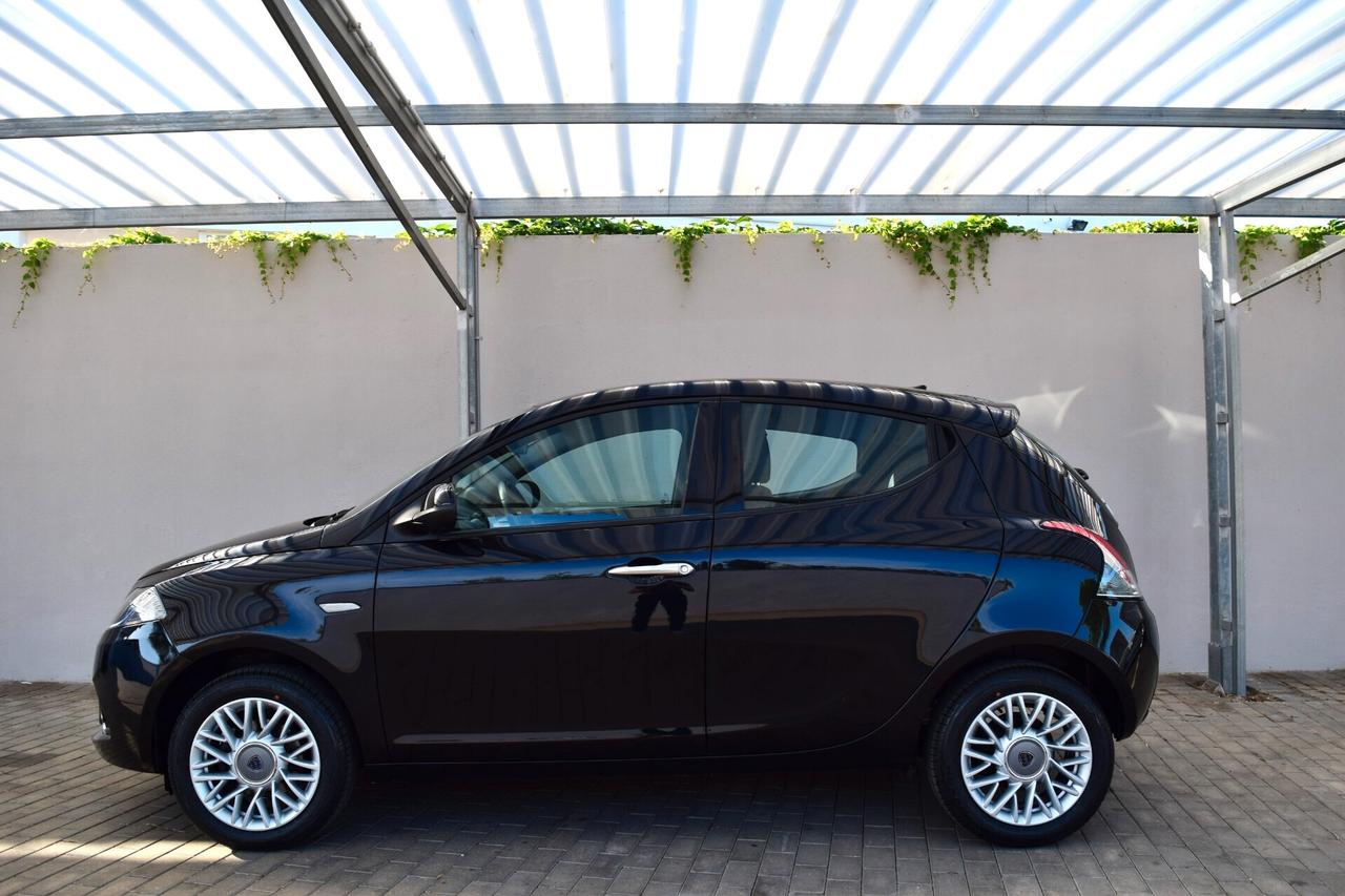 Lancia Ypsilon 1.0 Firefly Hybrid 70 cv Gold