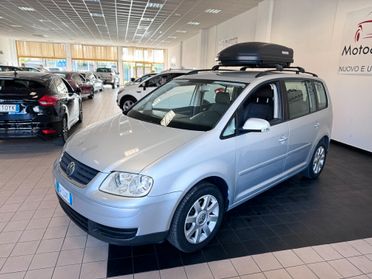 Volkswagen Touran 2.0 16V TDI DSG Highline 7 POSTI