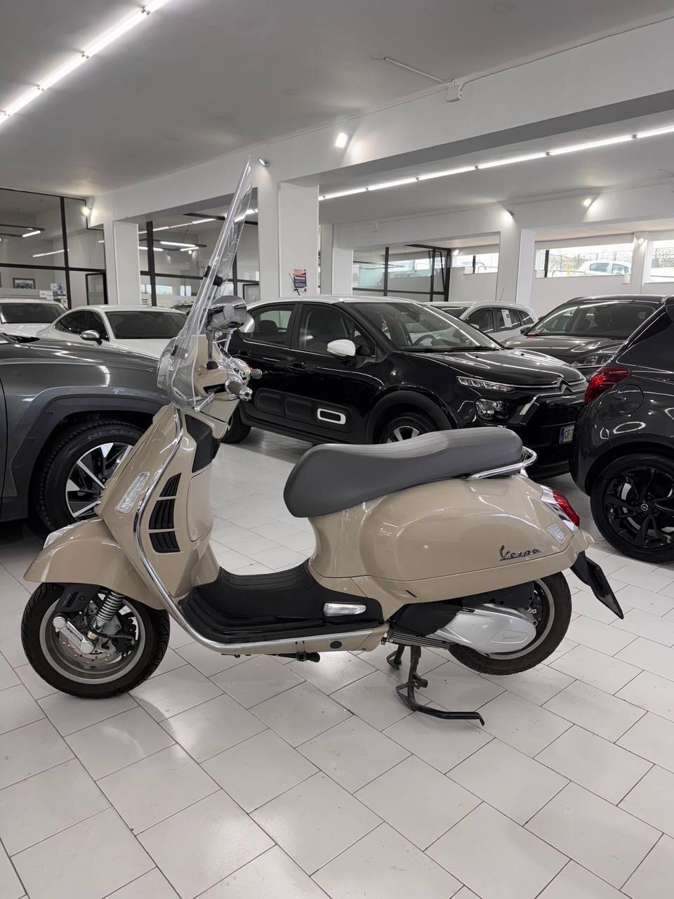 Piaggio Vespa 300 GTS GTS 300