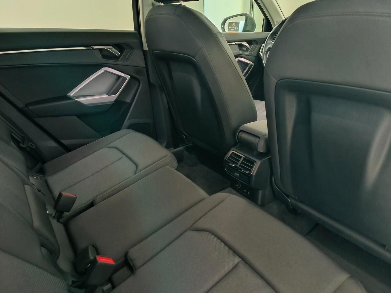 Audi Q3 35 TDI S tronic Business