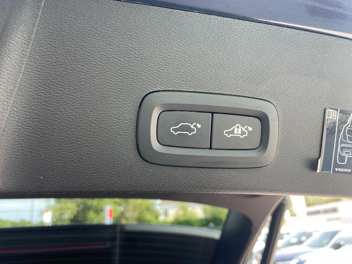 Volvo XC40 1.5 t2 Momentum Pro auto AUTOCARRO N1