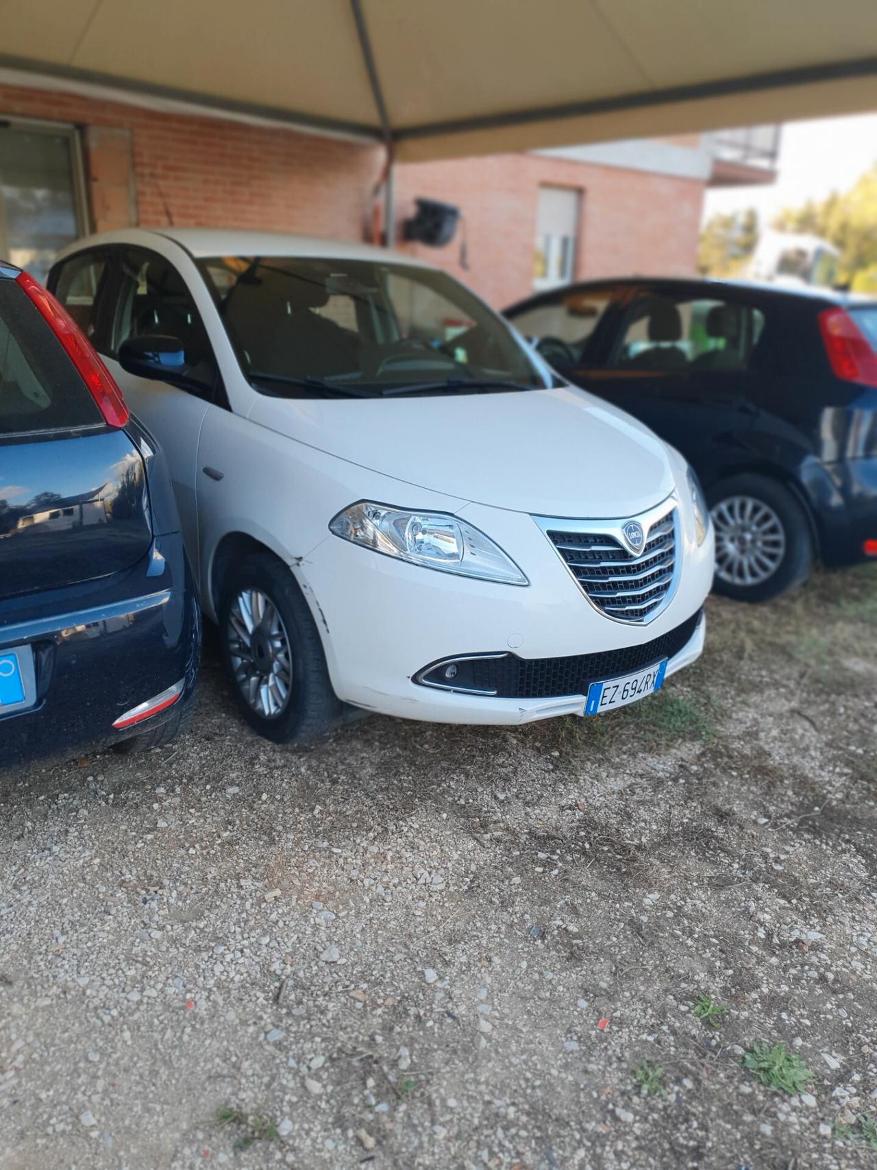 SUPER OCCASIONE: Lancia Ypsilon full, Turbo/Metano - Interni come NUOVI!