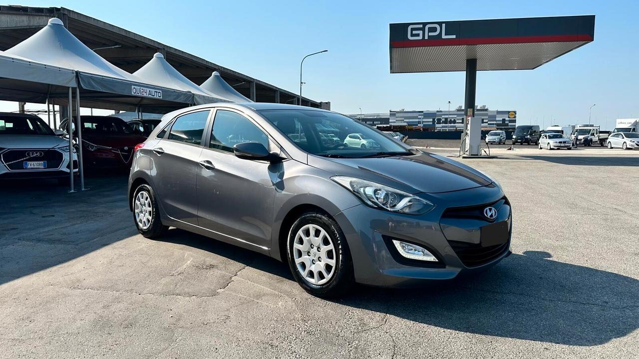 Hyundai i30 1.6 110 CV