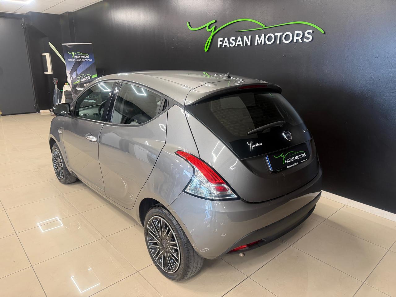 Lancia Ypsilon 1.0 firefly hybrid Silver Plus s&s 70cv