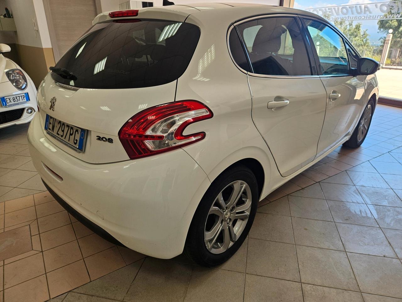 Peugeot 208 1.4 HDi 68 CV 5 porte Allure