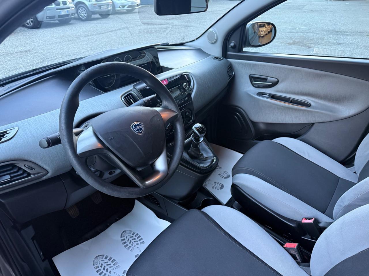 Lancia Ypsilon 1.2 69 CV 5 porte Silver