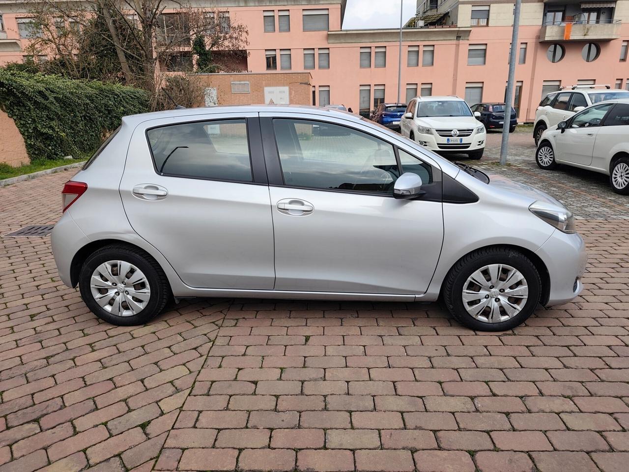 Toyota Yaris 1.4 D 5 porte 1 proprietario neopatentati