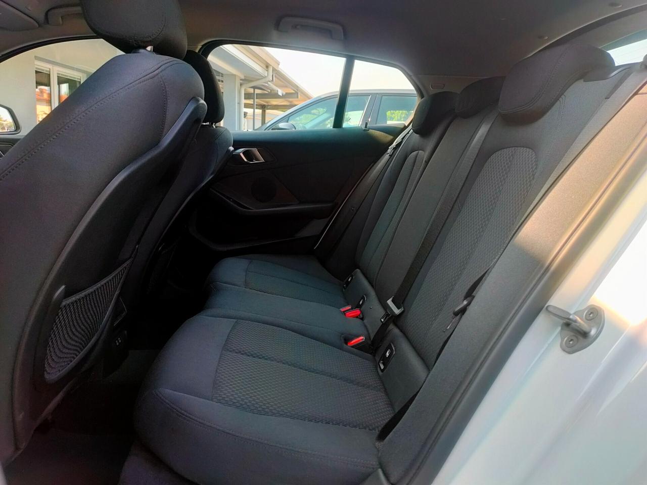 Bmw 116 116d 5p. Business Advantage NEOPATENTATI IVA DEDUCIBILE