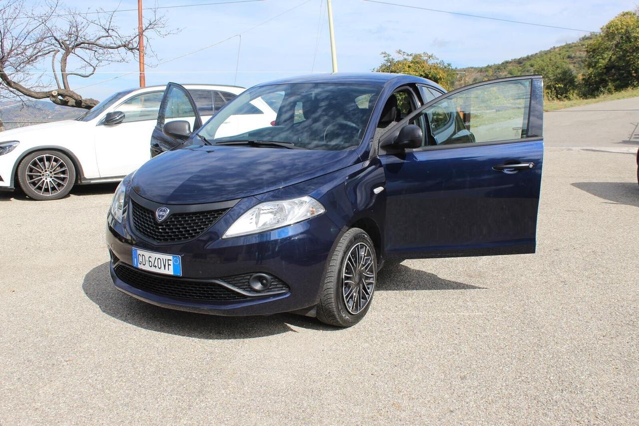 Lancia Ypsilon 1.0 FireFly 5 porte S&S Hybrid Ecochic Gold