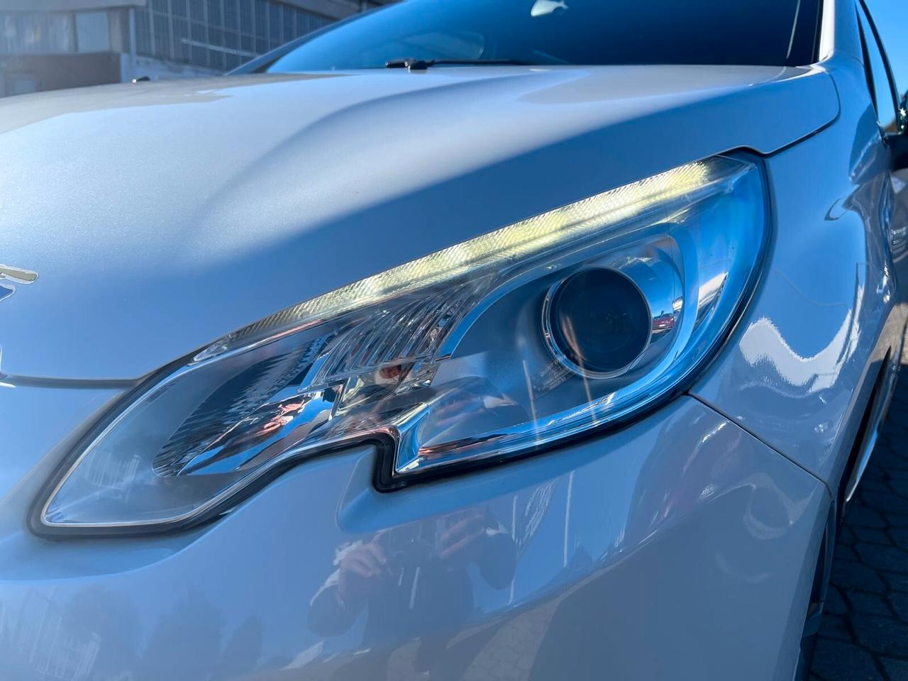 Peugeot 2008 1.6 e-HDi 92 CV Stop&Start Urban Cross