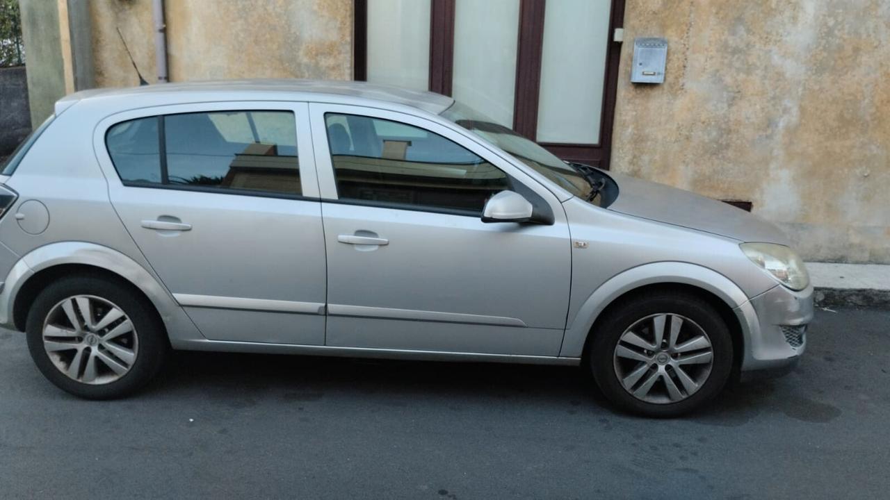 Opel Astra 1.3 CDTI 5 porte Enjoy