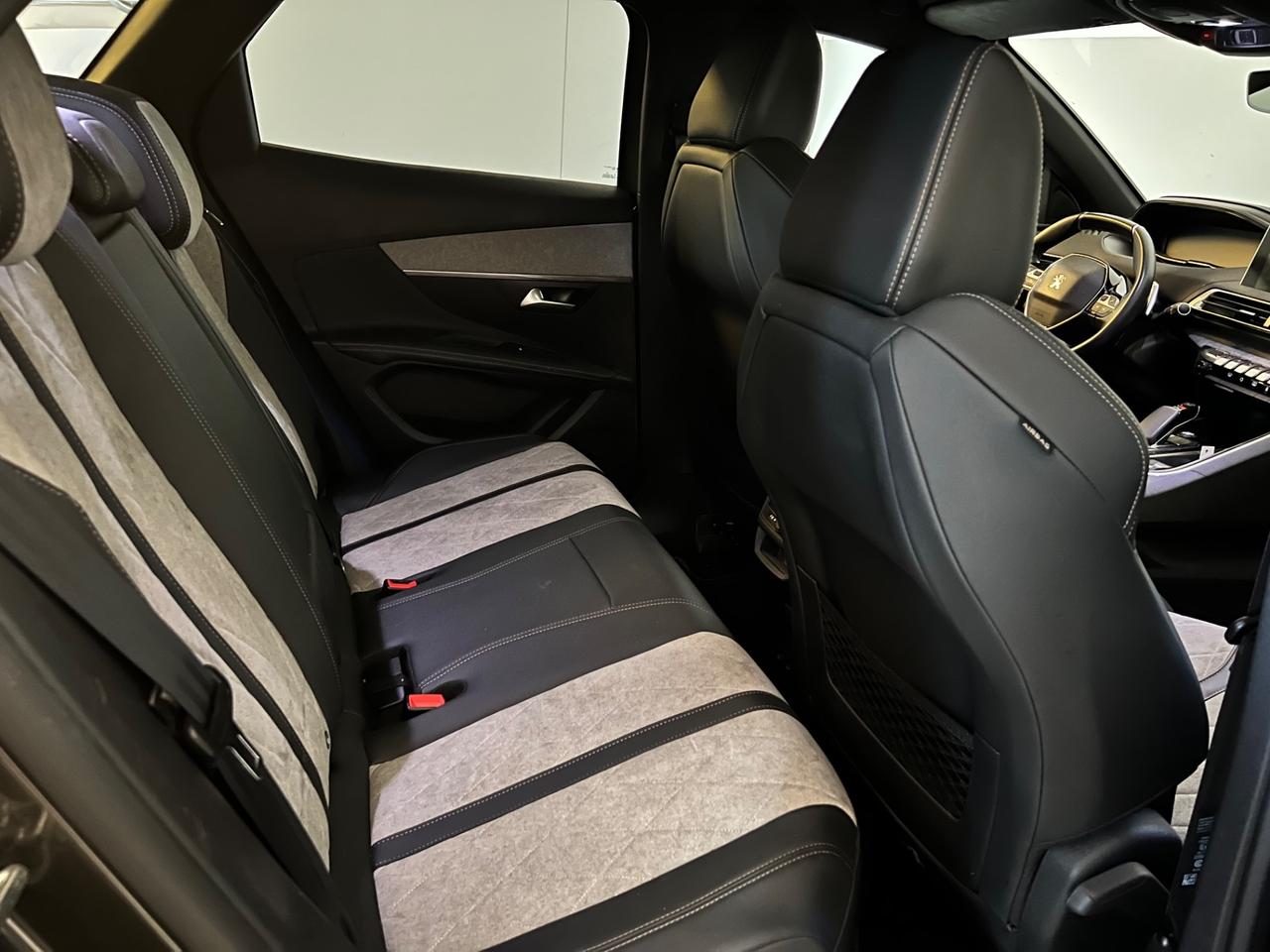 Peugeot 3008 Hybrid4 300 e-EAT8 GT