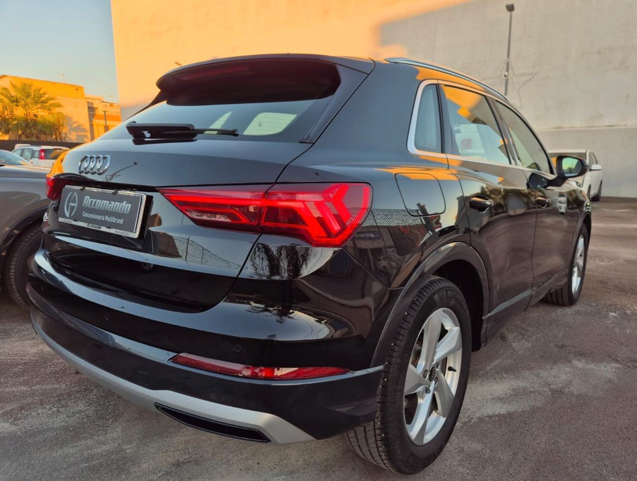 Audi Q3 35 TDI S-tronic Business Advanced