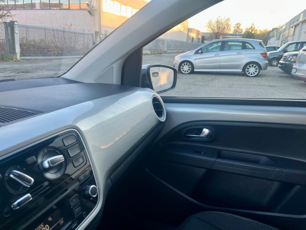 VW Up 1.0benz 2013 153.000km cambio automatico perfetta