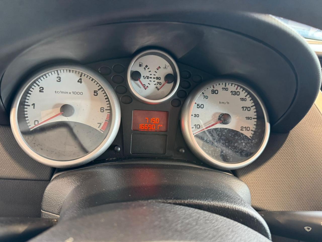 Peugeot 207 1.4 8V 75CV 3p. ONE Line